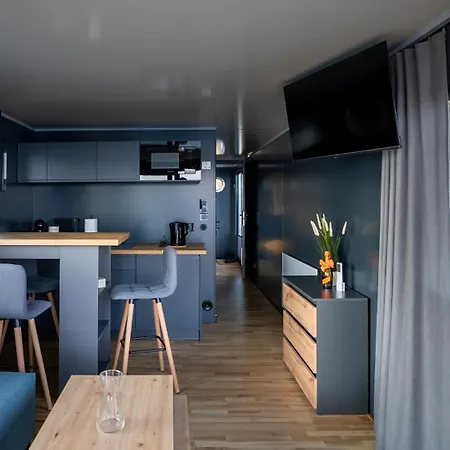 Na Wodzie - Marina & Botel