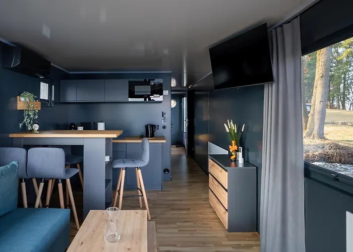 Na Wodzie - Marina & Botel